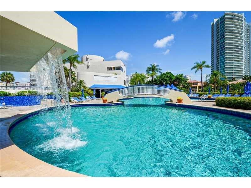 Property Photo: 19707 Turnberry Way 18L FL 33180