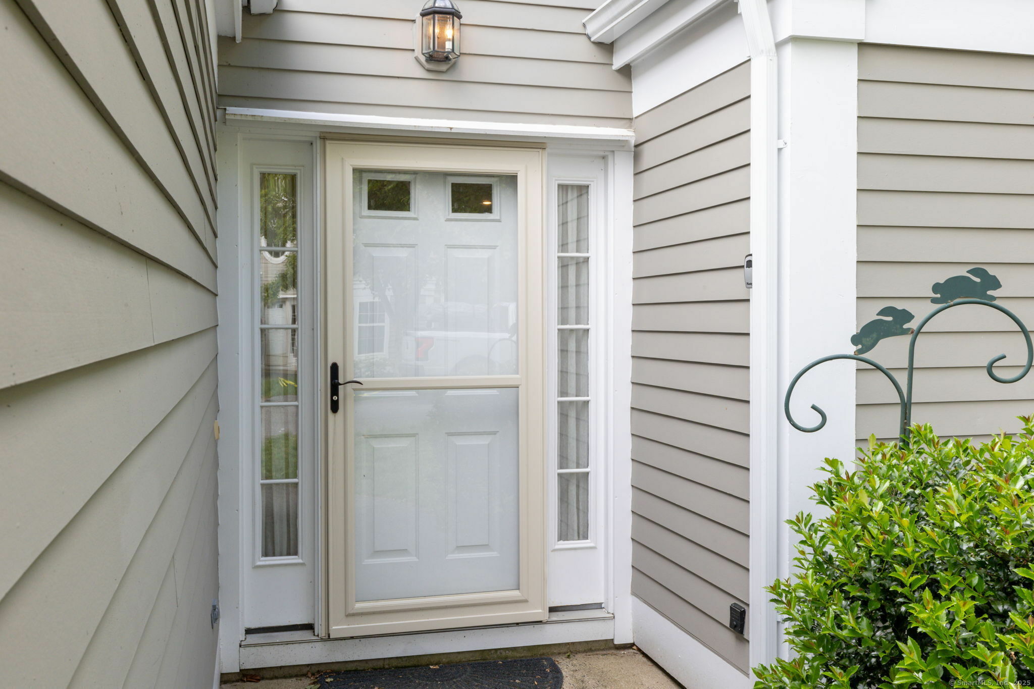 Property Photo: 17 Saint George Place 17 CT 06482