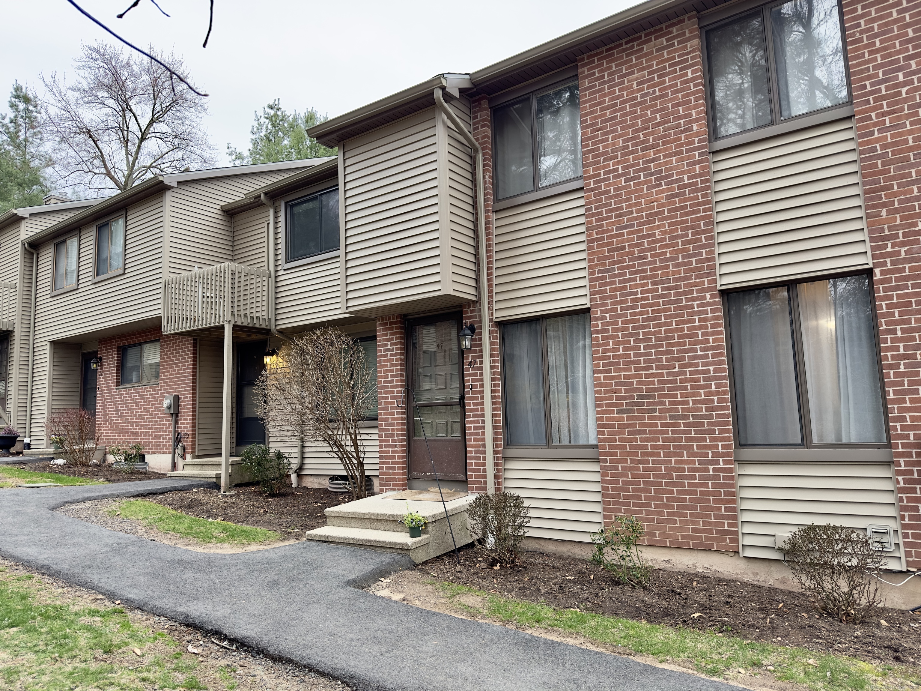 Property Photo: 47 Conestoga Way 47 CT 06033