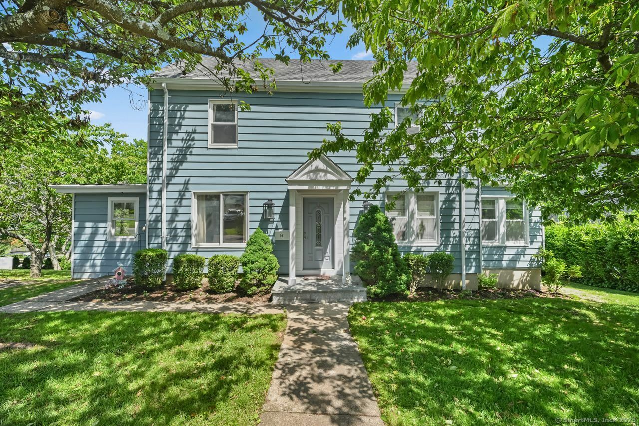 Property Photo:  91 Clovelly Road  CT 06902 