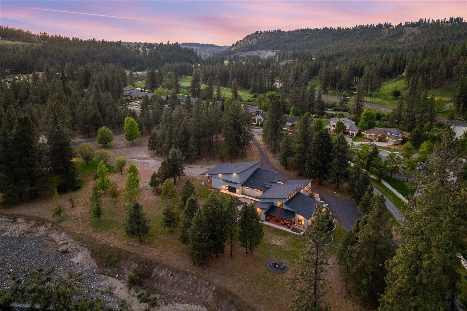 Property Photo: 220 E Meadowlane Rd WA 99224