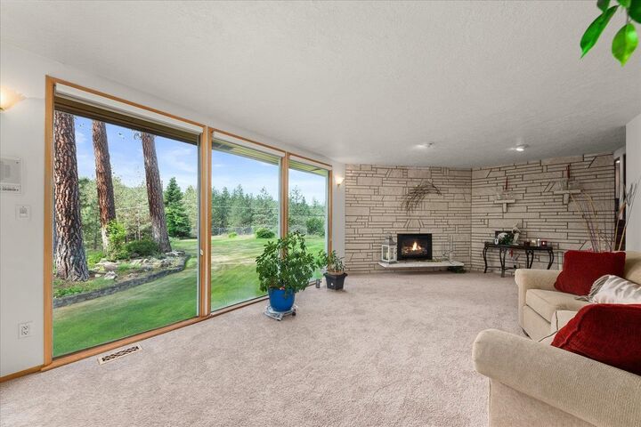 Property Photo:  1425 W Parkwood Ct  WA 99218 