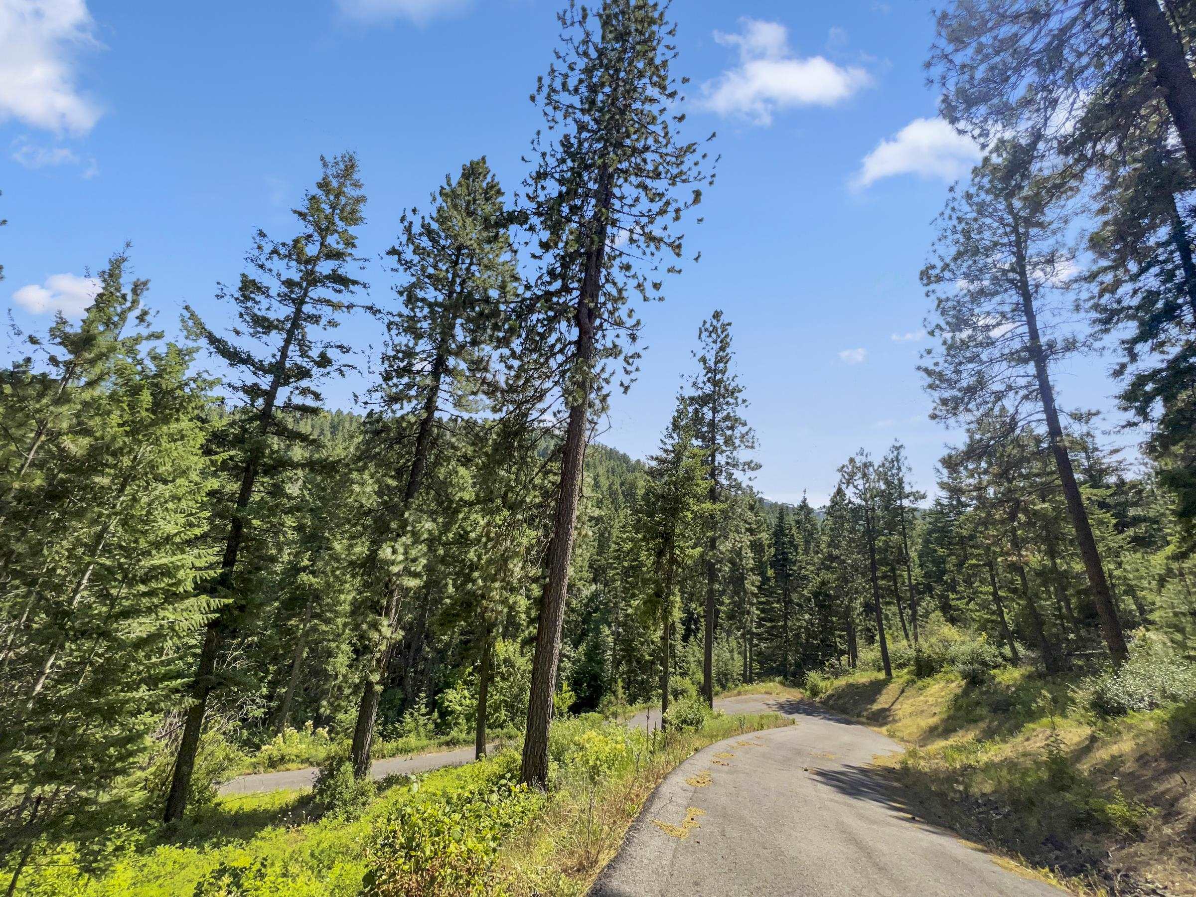 Property Photo: 10610 E Hallett Rd WA 99206