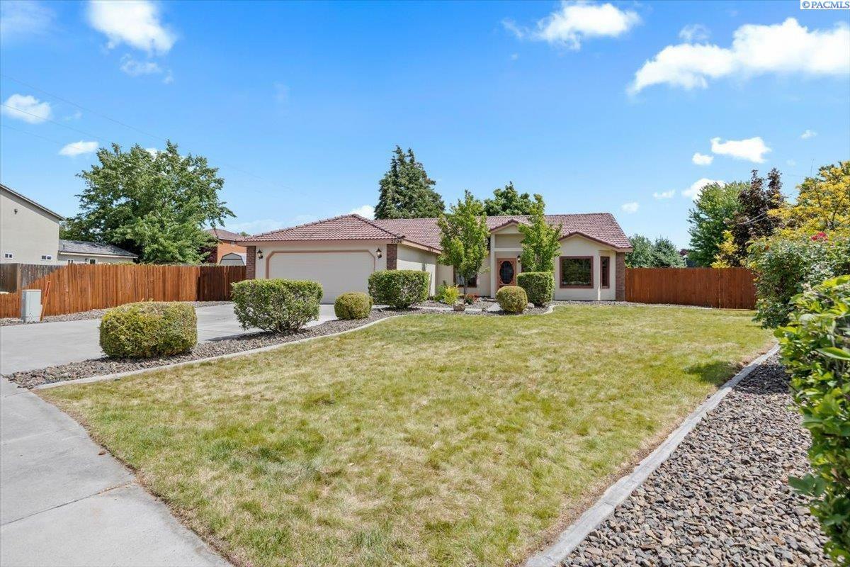 Property Photo: 2704 Timberline Dr WA 99353