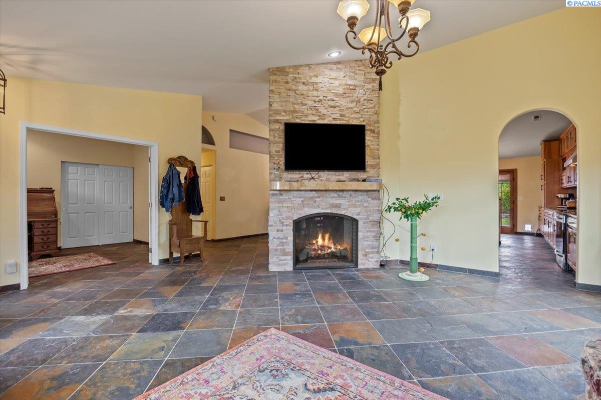 Property Photo: 2704 Timberline Dr WA 99353