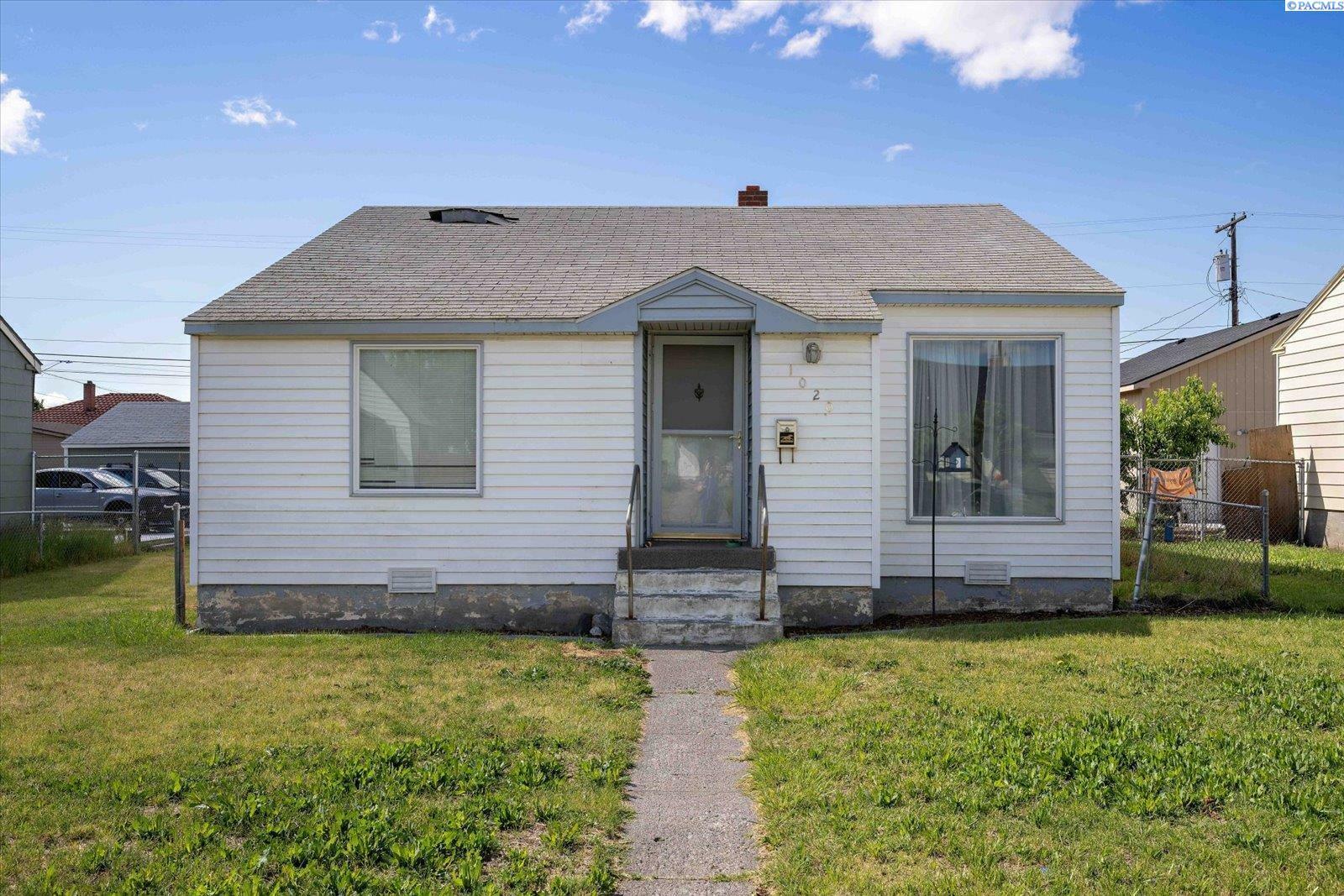 Property Photo: 1020 W Park WA 99301