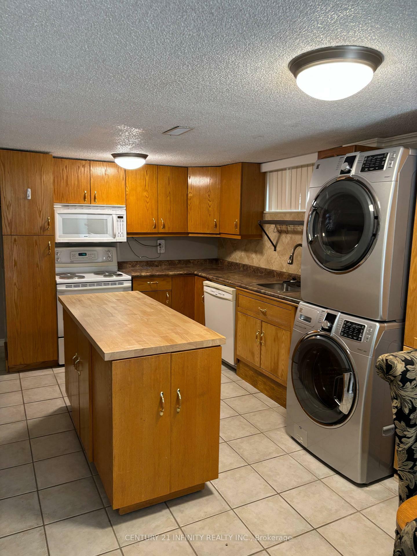 Photo de la propriété: 375 Fairlawn Street ON L1J 4R2