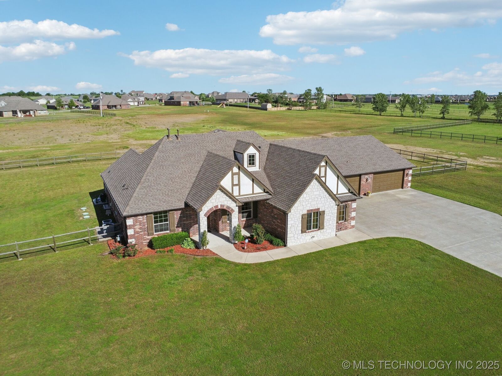 Property Photo:  14523 N 35th  OK 74070 