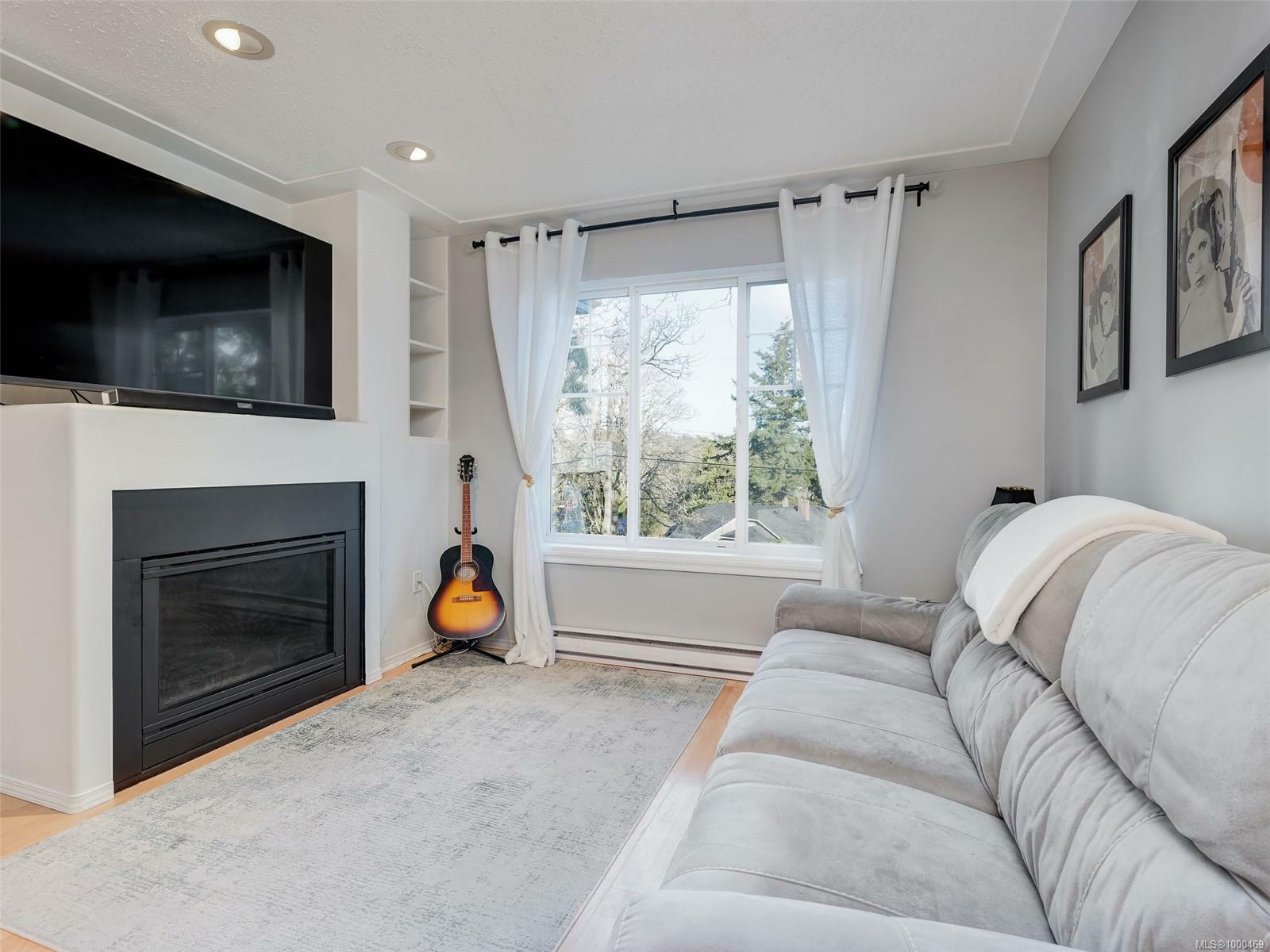Property Photo:  955 Falmouth Rd  BC V8X 3A4 