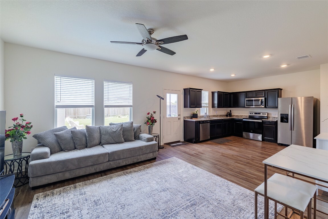 Property Photo: 301 Wonderful Life Way TX 76537