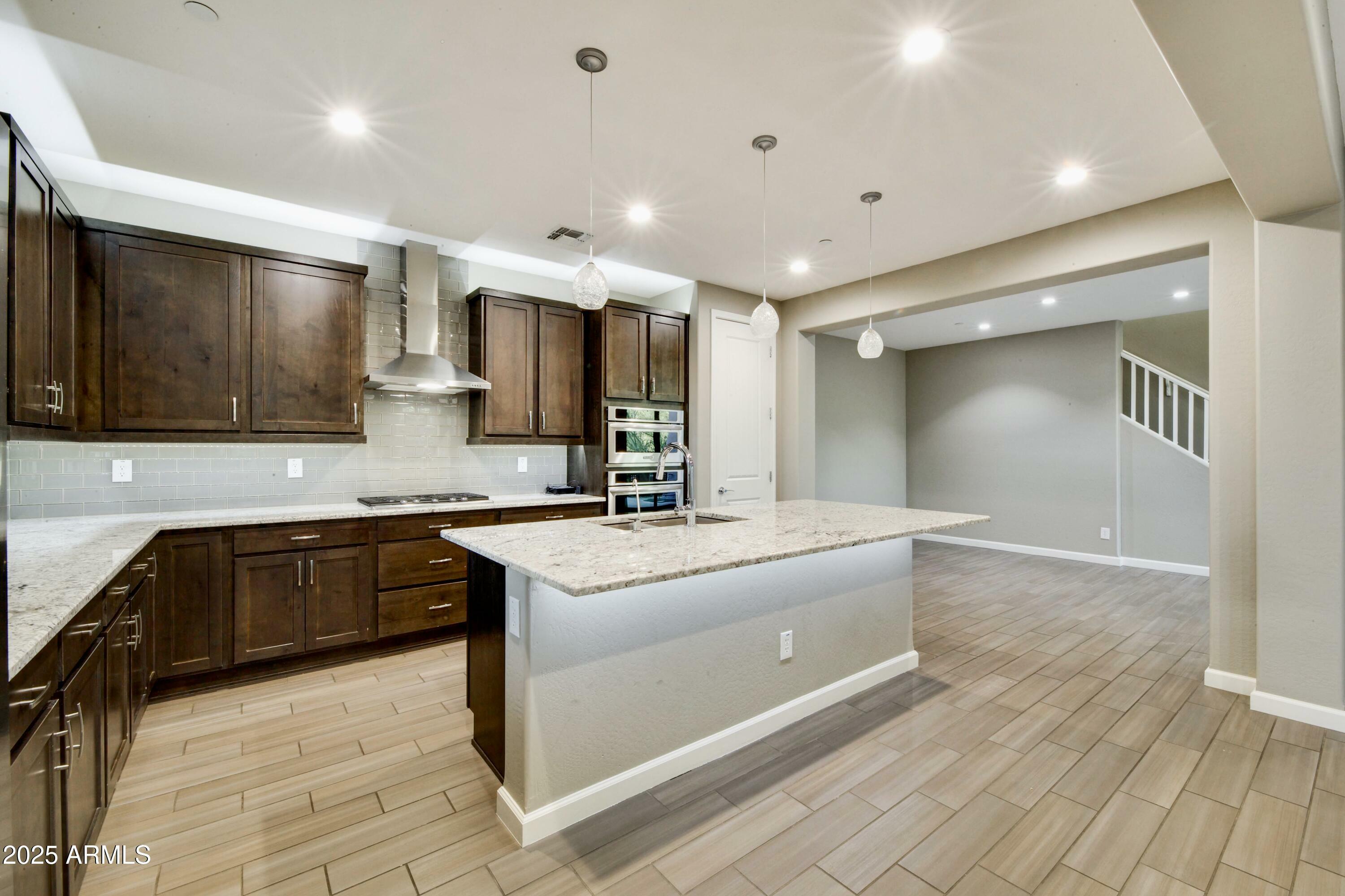 Property Photo: 18562 N 94th Street AZ 85255