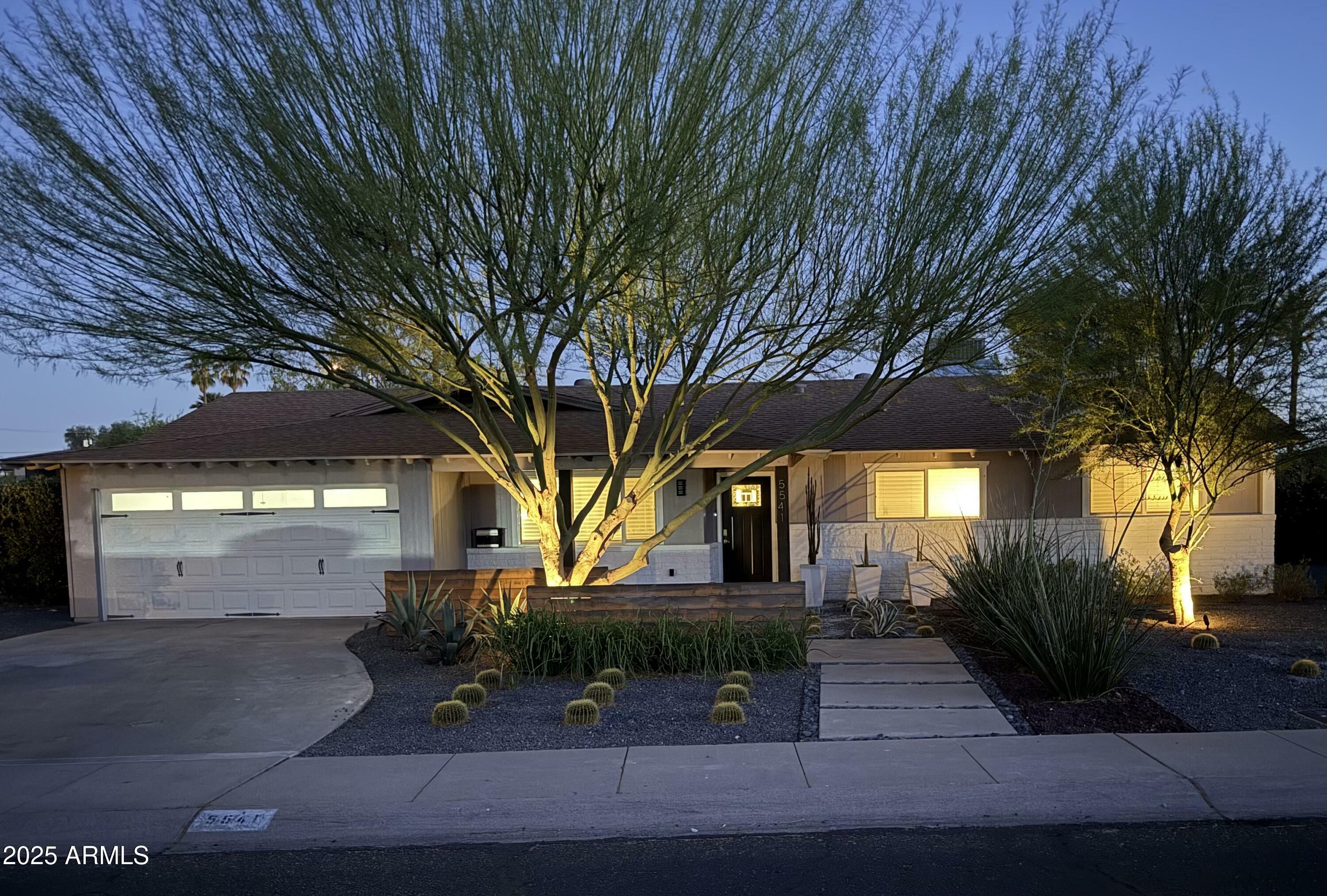 Property Photo: 5541 E Cheery Lynn Road AZ 85018