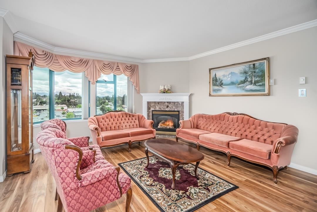 Property Photo: 32440 Simon Avenue 1004 BC V2T 5R3