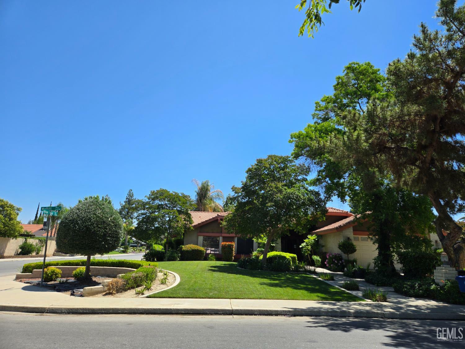 Property Photo: 2600 Moffitt Way CA 93309
