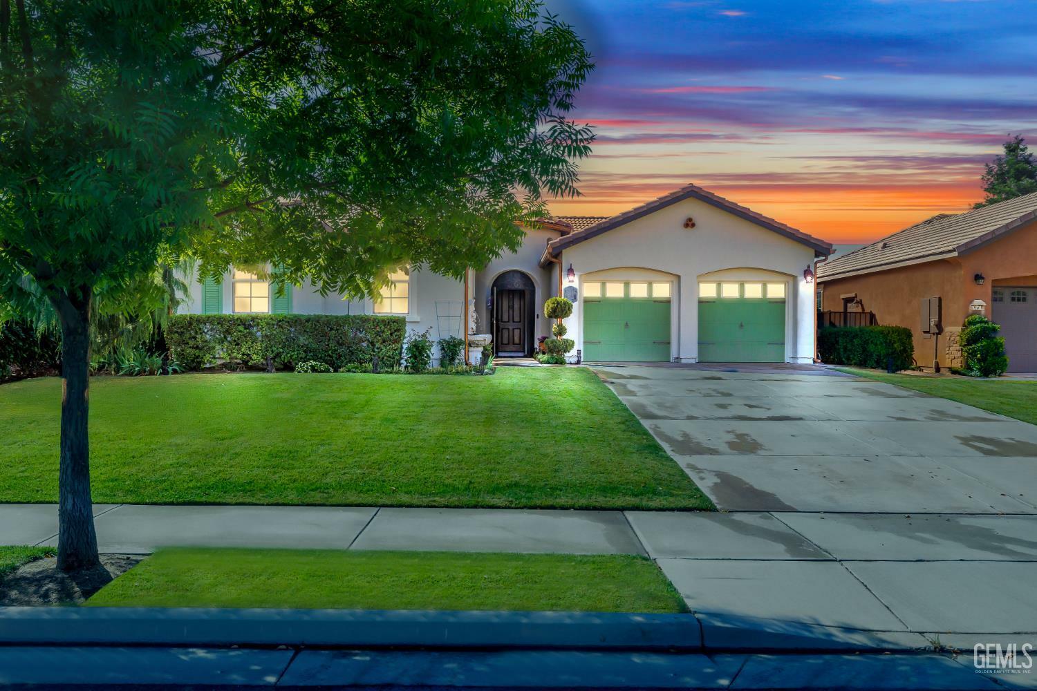 Property Photo: 10705 Topiary Drive CA 93306