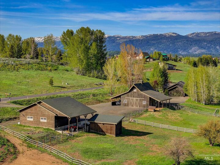 Property Photo:  45 Knob Hill Drive  ID 83638 