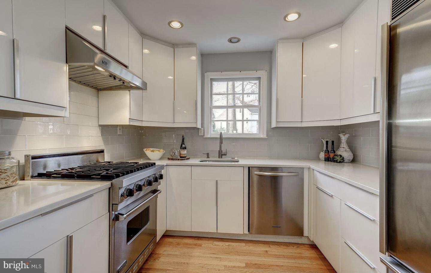 Property Photo: 1628 N Harrison Street VA 22205