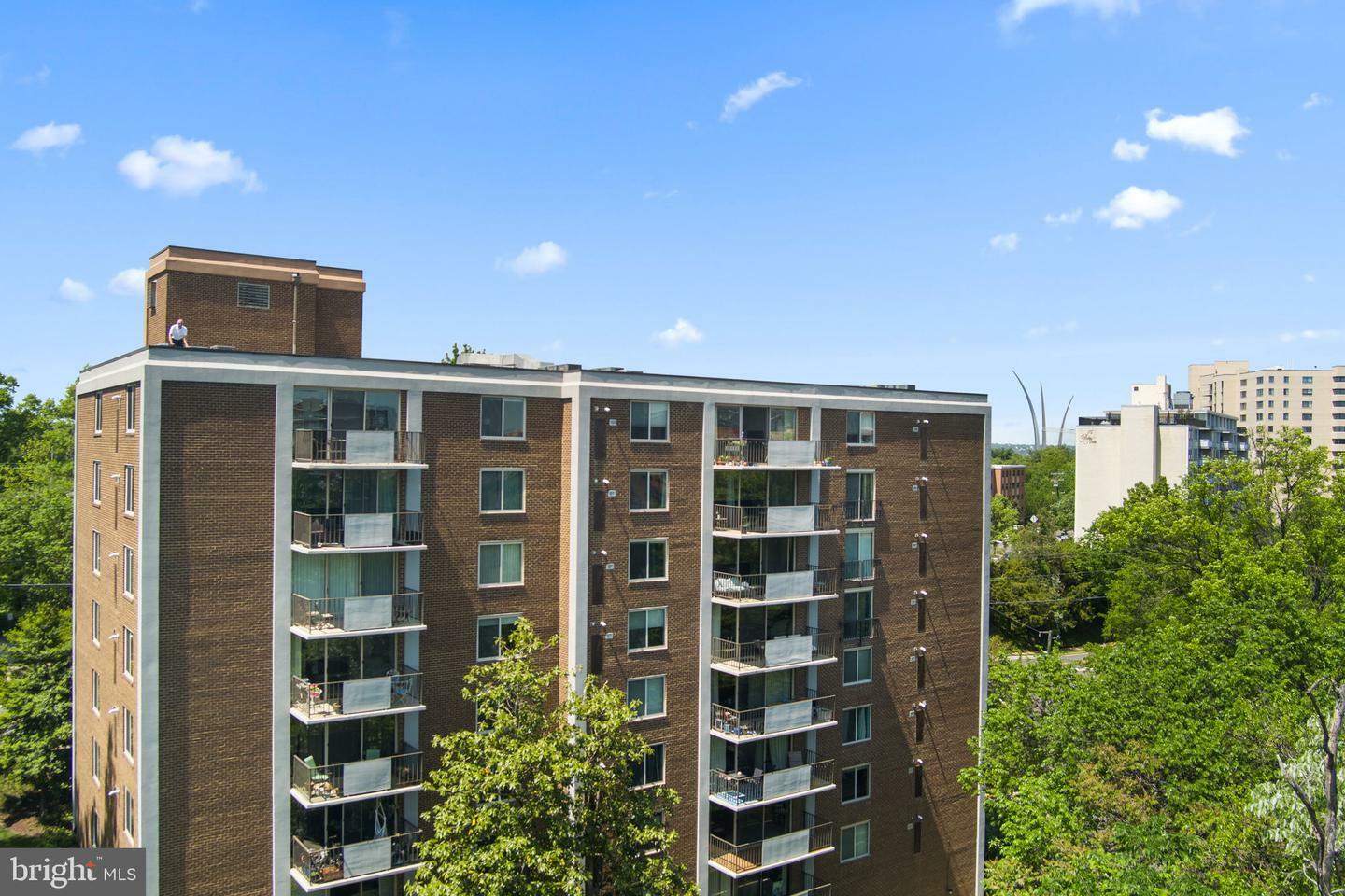 1515 S Arlington Ridge Road 402  Arlington VA 22202 photo