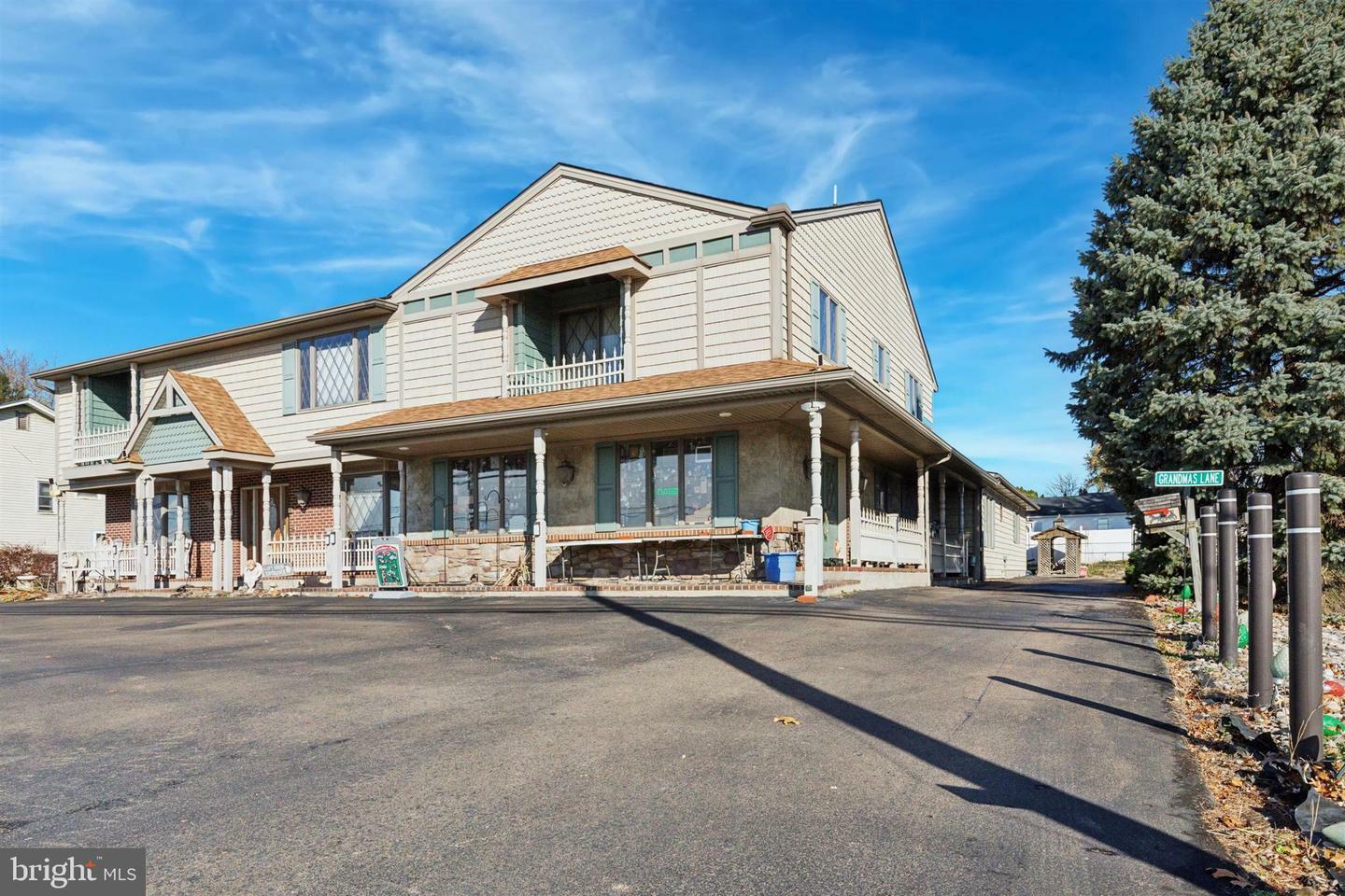 Property Photo:  2453 Lincoln Hwy E  PA 17602 