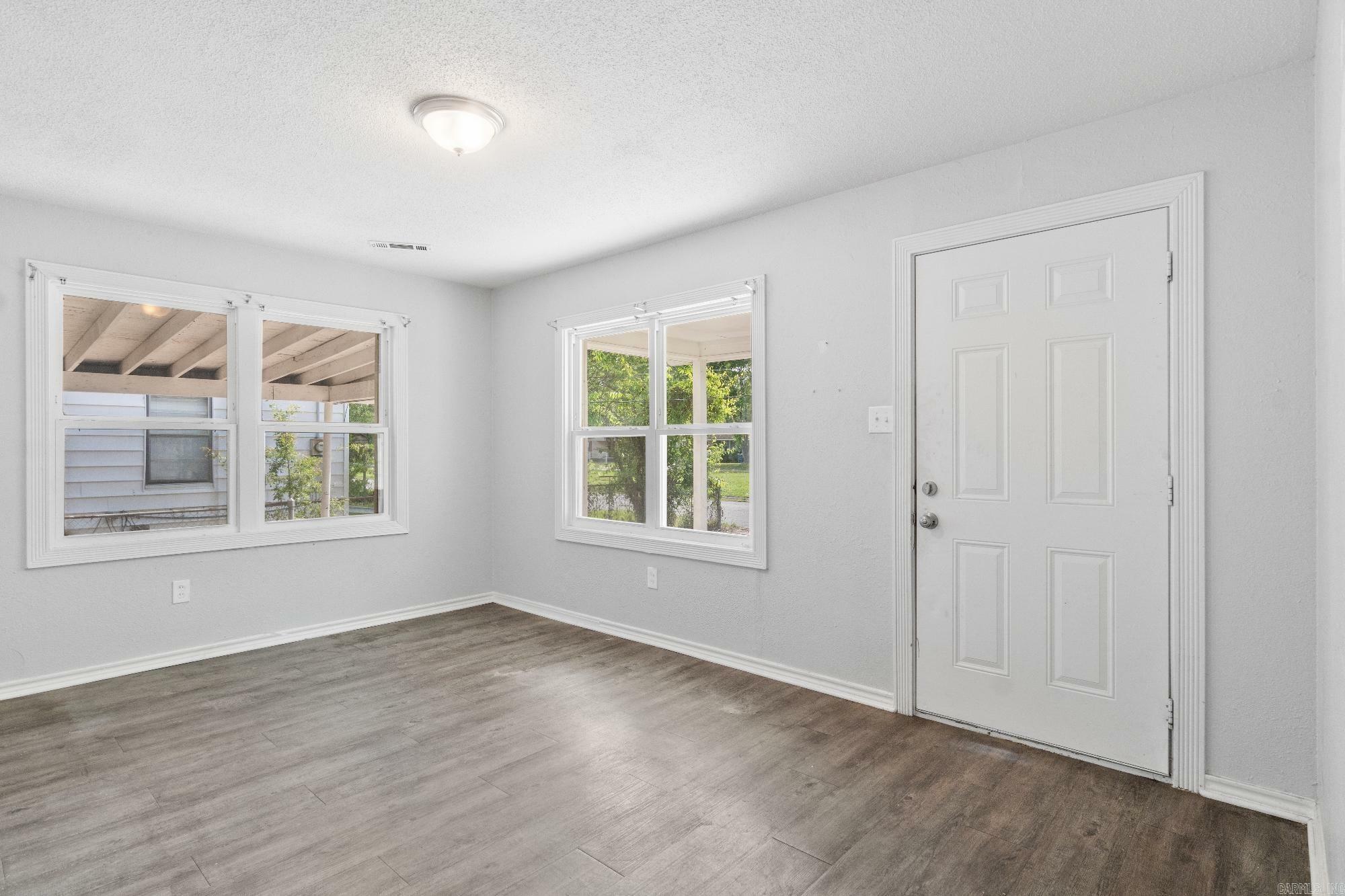 Property Photo: 713 Hyacinth Street AR 72117