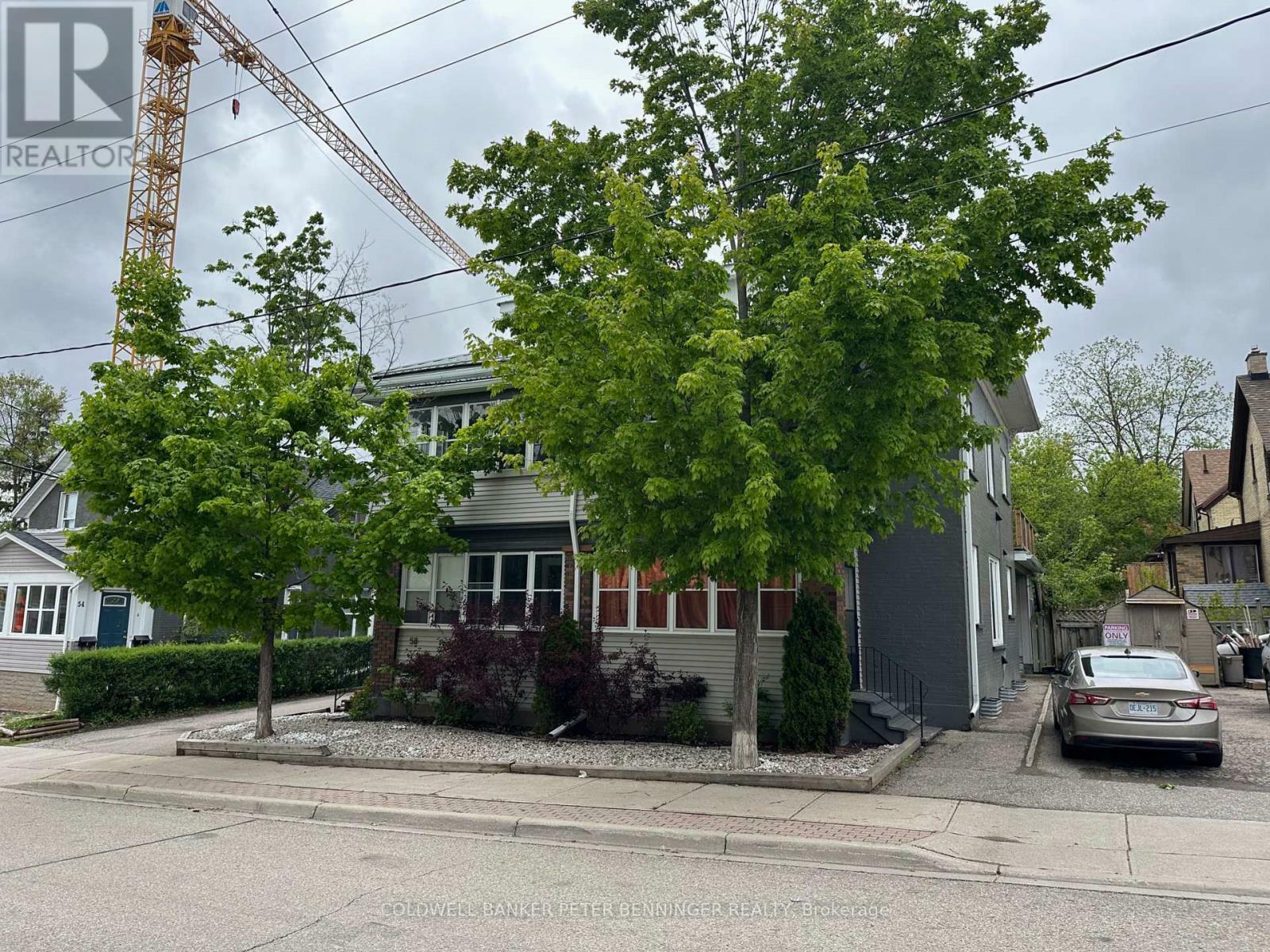 Photo de la propriété: 58 Madison Avenue North ON N2H 2Z6