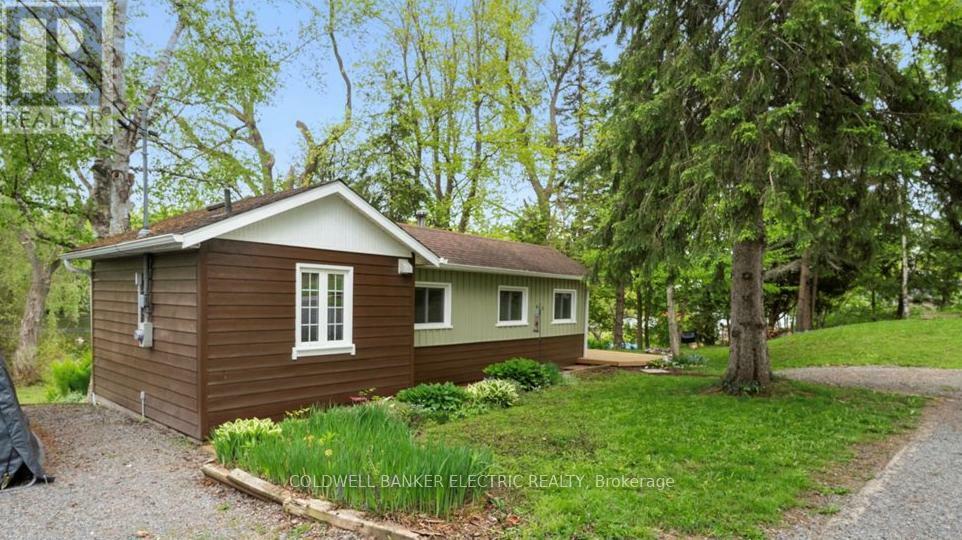 Property Photo:  979 Water Street  ON K0L 3A0 
