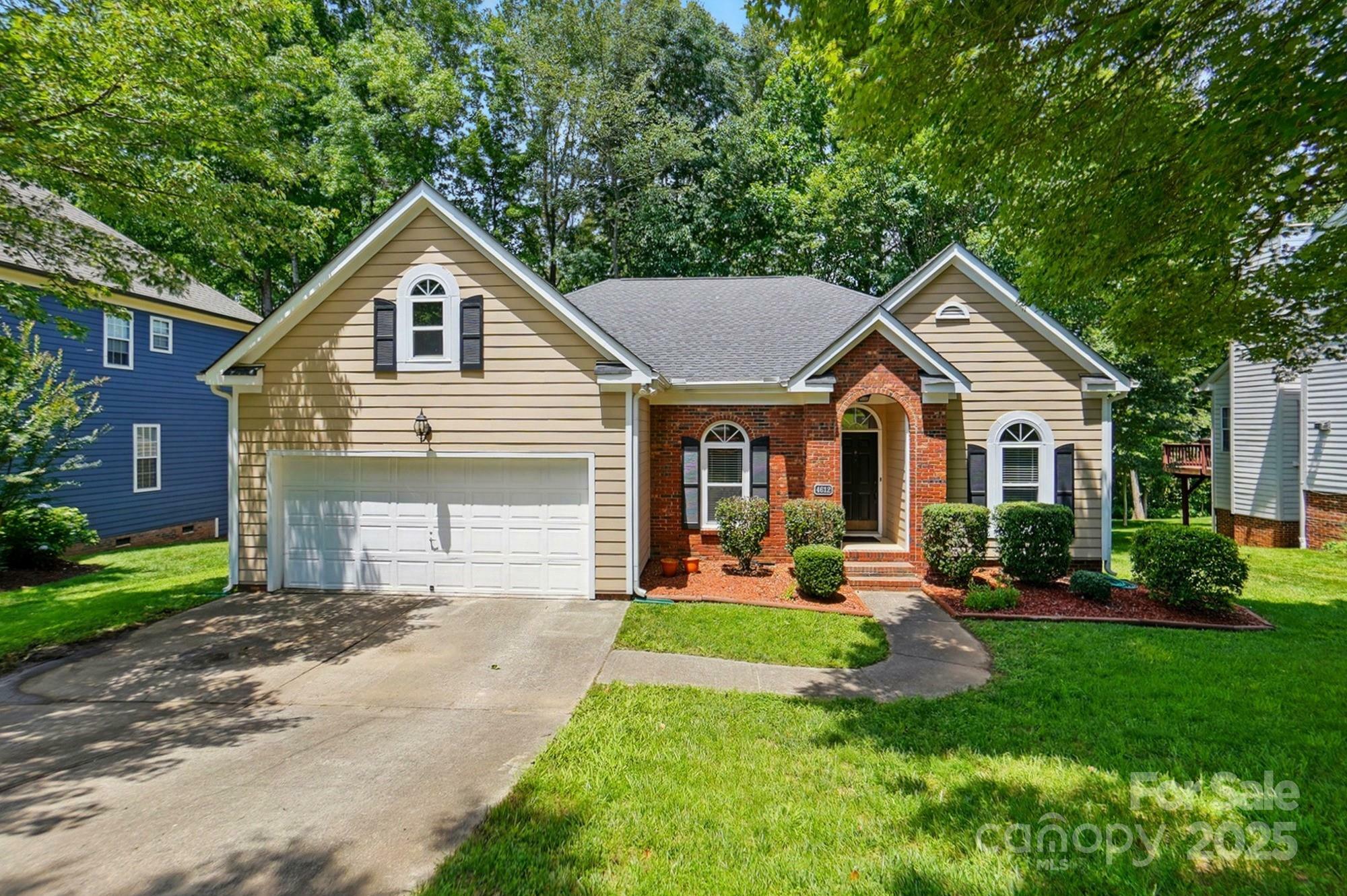 Property Photo: 4612 Saxonbury Way NC 28269