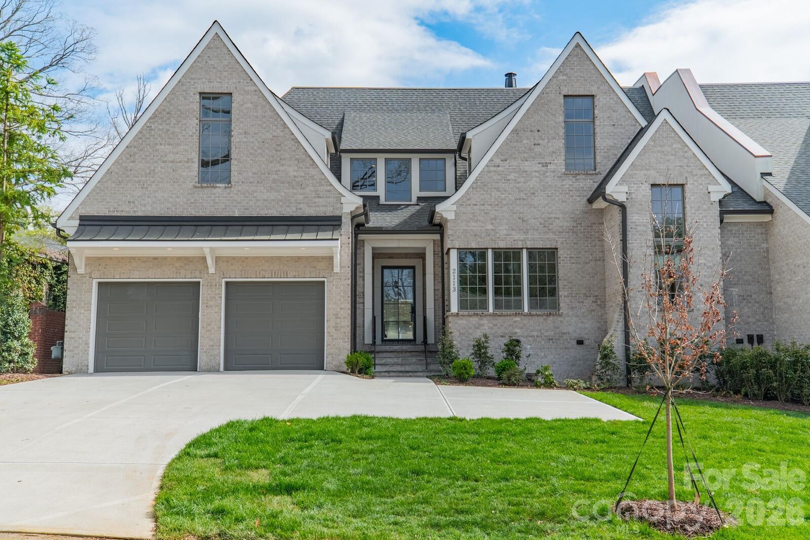 Property Photo:  2113 Brandon Circle  NC 28211 