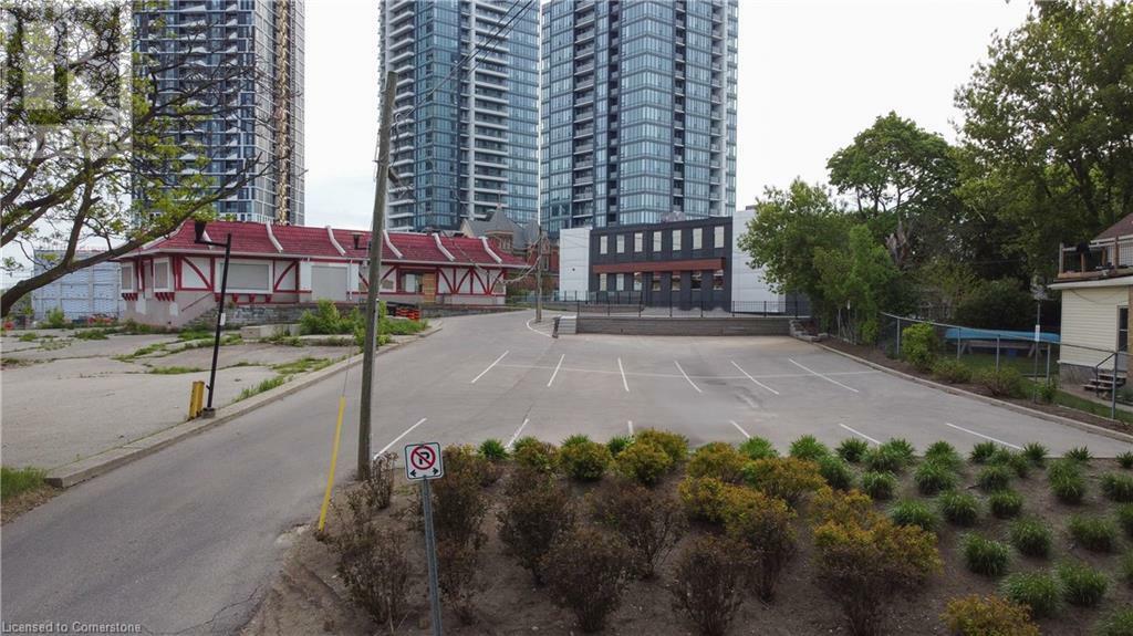 Property Photo:  19 Moore Avenue  ON N2H 3R7 
