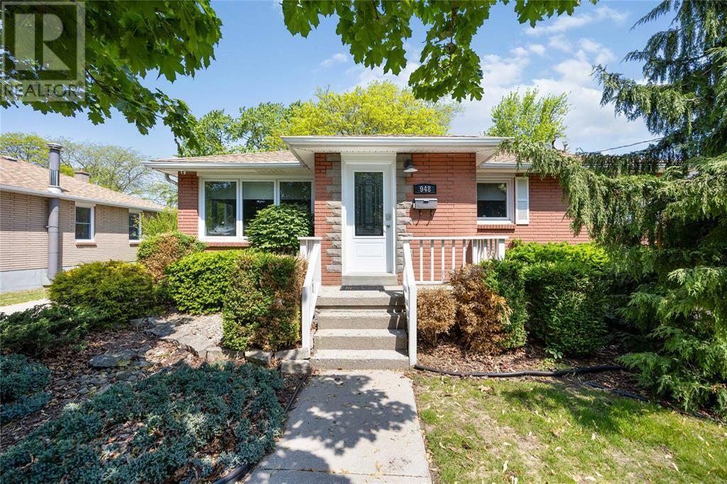 Property Photo: 948 Kemsley Drive ON N7V 2M8