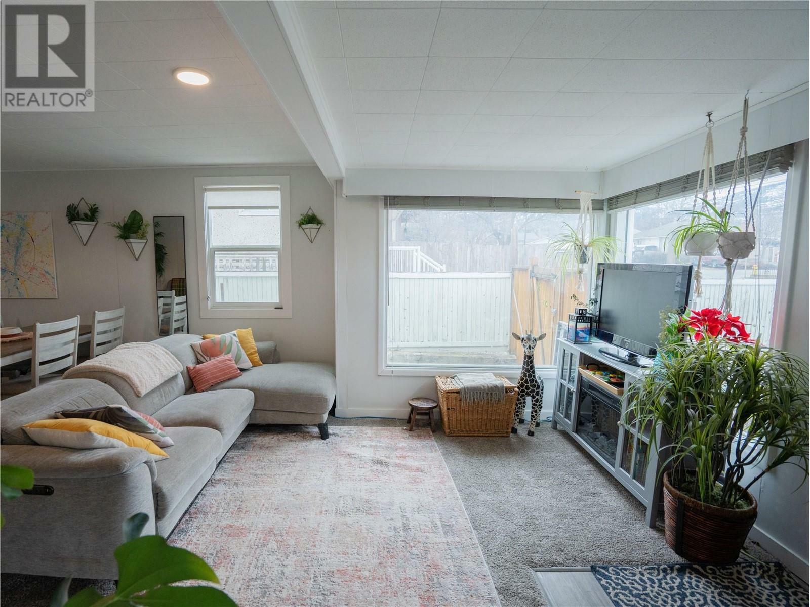 Property Photo: 513 Municipal Avenue BC V2A 2R3