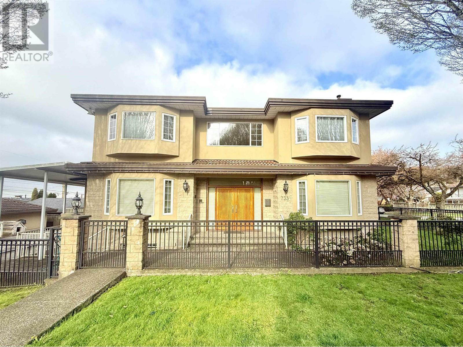Property Photo: 733 Macdonald Avenue BC V5C 6N6