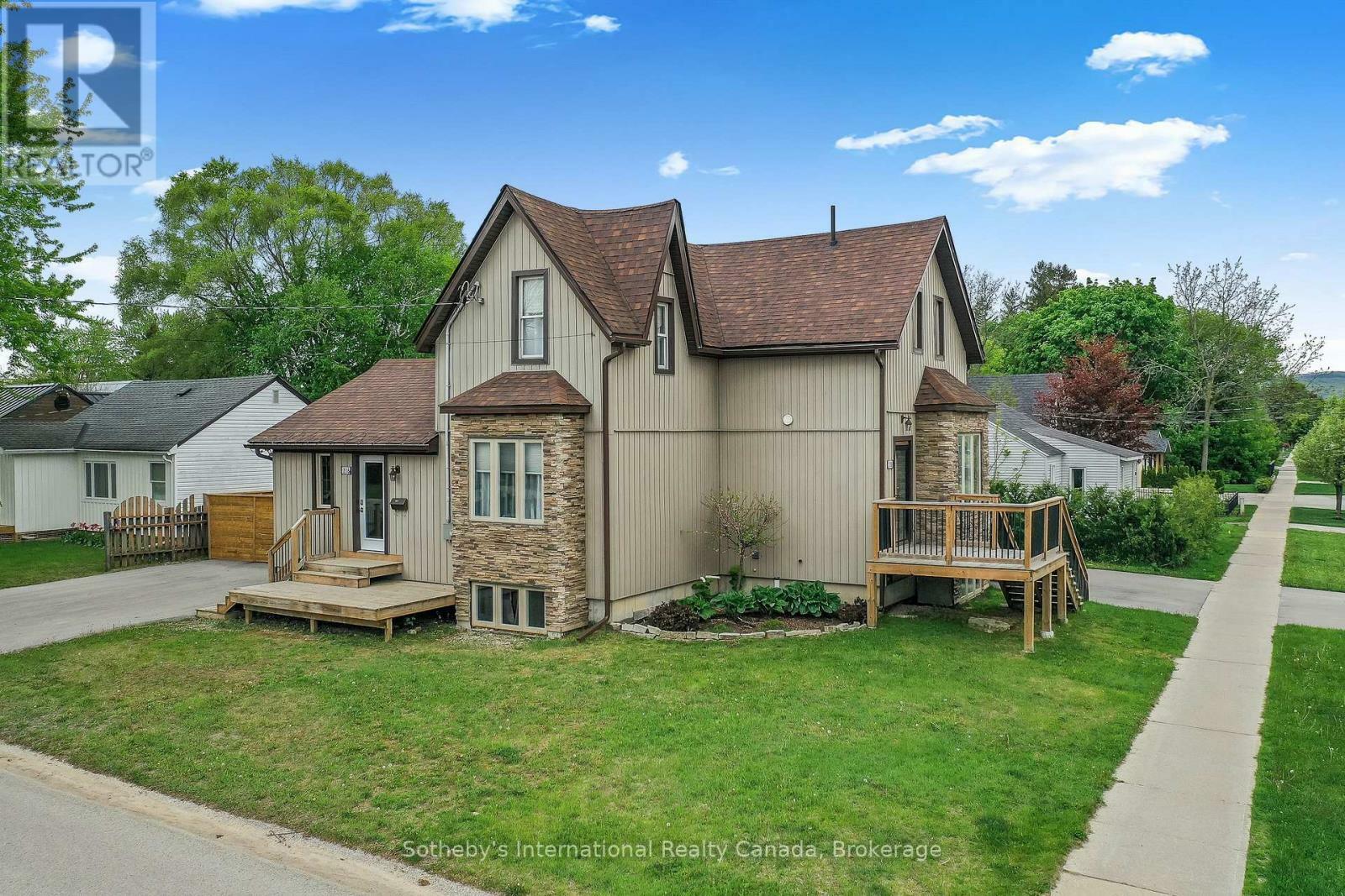 Property Photo: 218 Fifth Street A&Ampb ON L9Y 1X6