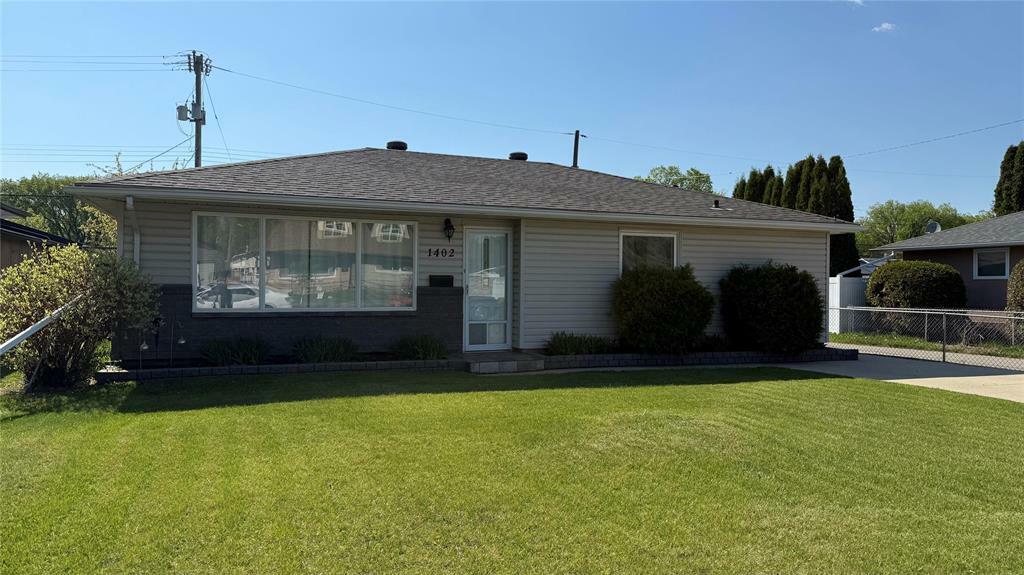 Property Photo: 1402 Applewood Bay MB R7A 2H5