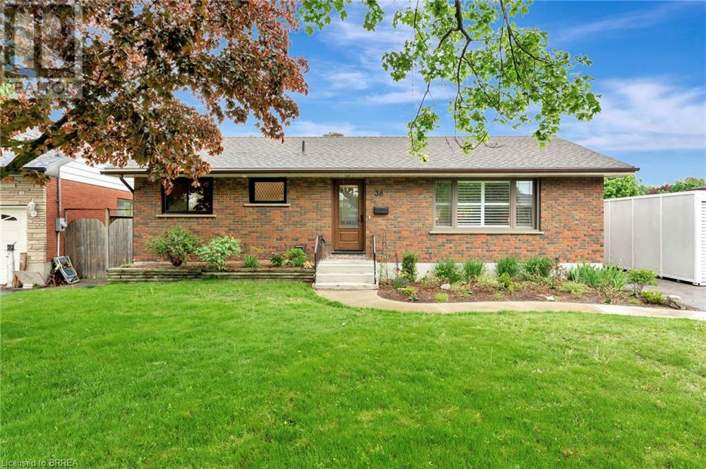 Property Photo:  38 Hickery Place  ON N3S 3C8 