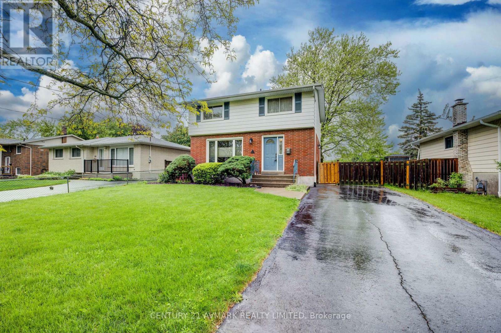 Property Photo: 101 Meredith Drive ON L2M 6C5