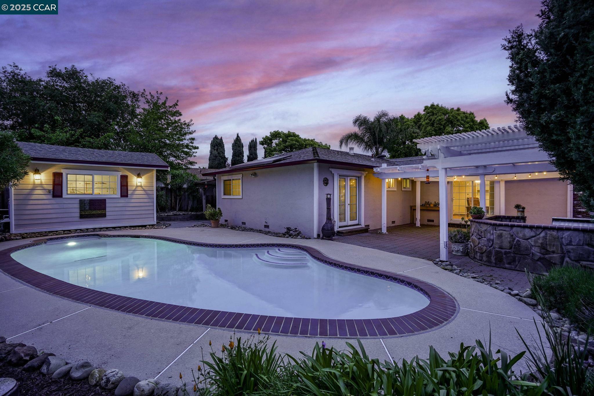 Property Photo: 427 Dale Rd CA 94553