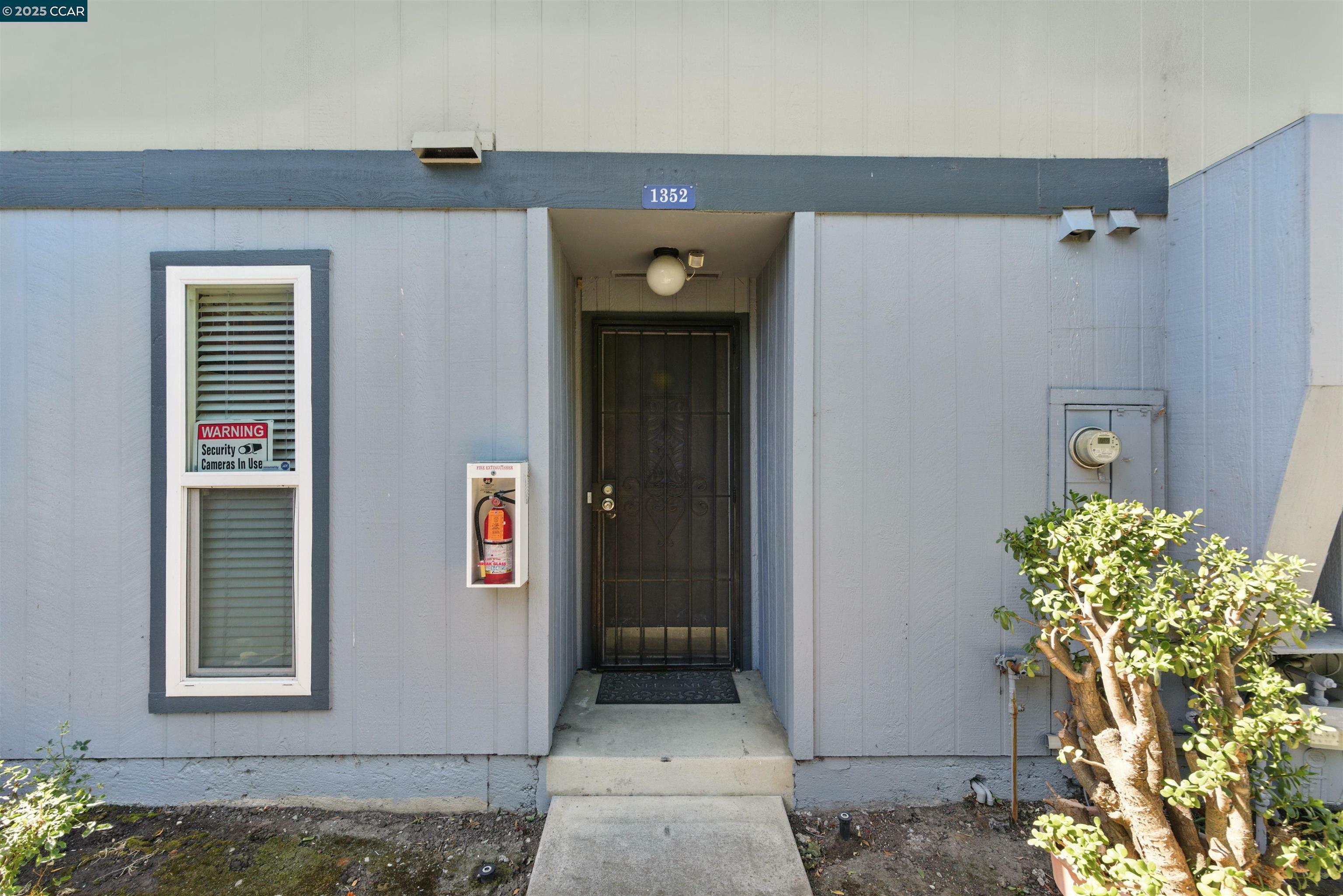Property Photo: 1352 Tree Garden Pl CA 94518