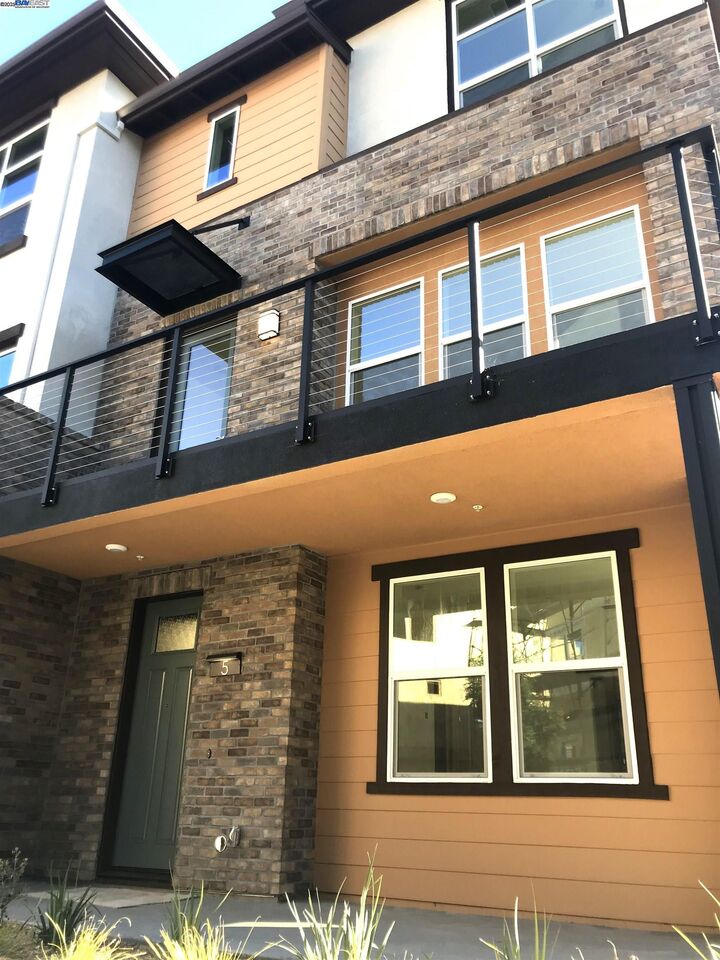 Property Photo:  542 Santa Maria Ter 5  CA 94085 