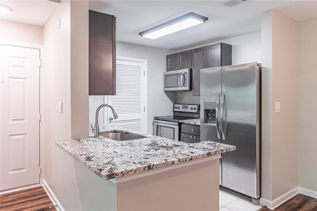 Property Photo: 547 Granville Court GA 30328