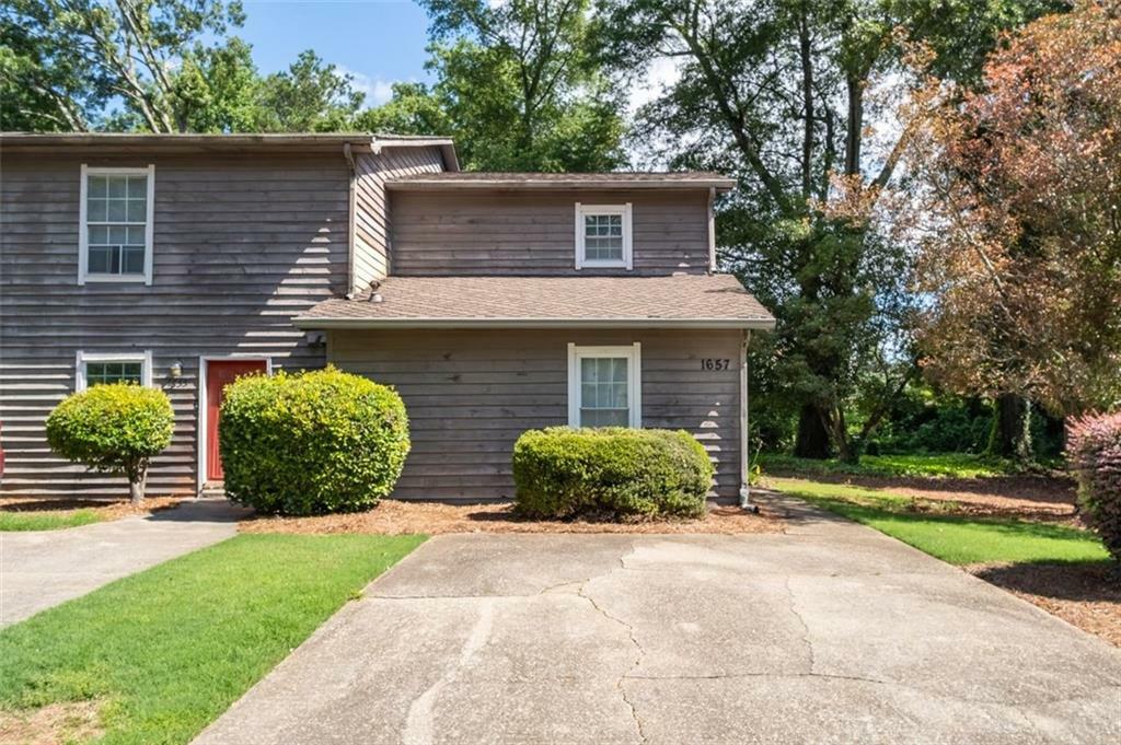 Property Photo: 1657 Wynndowne Trail GA 30080