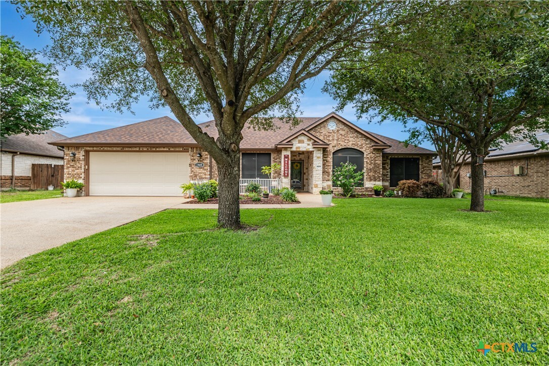 Property Photo: 1909 Deer Field Way TX 76548