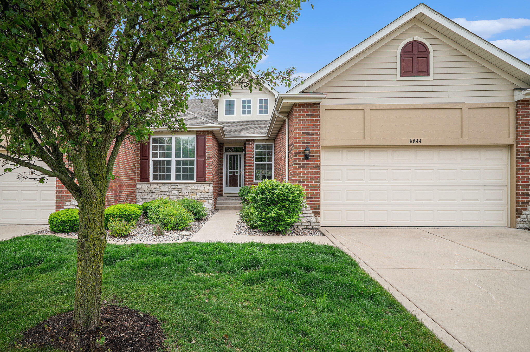Property Photo:  8844 Forest Glen Court  IN 46373 
