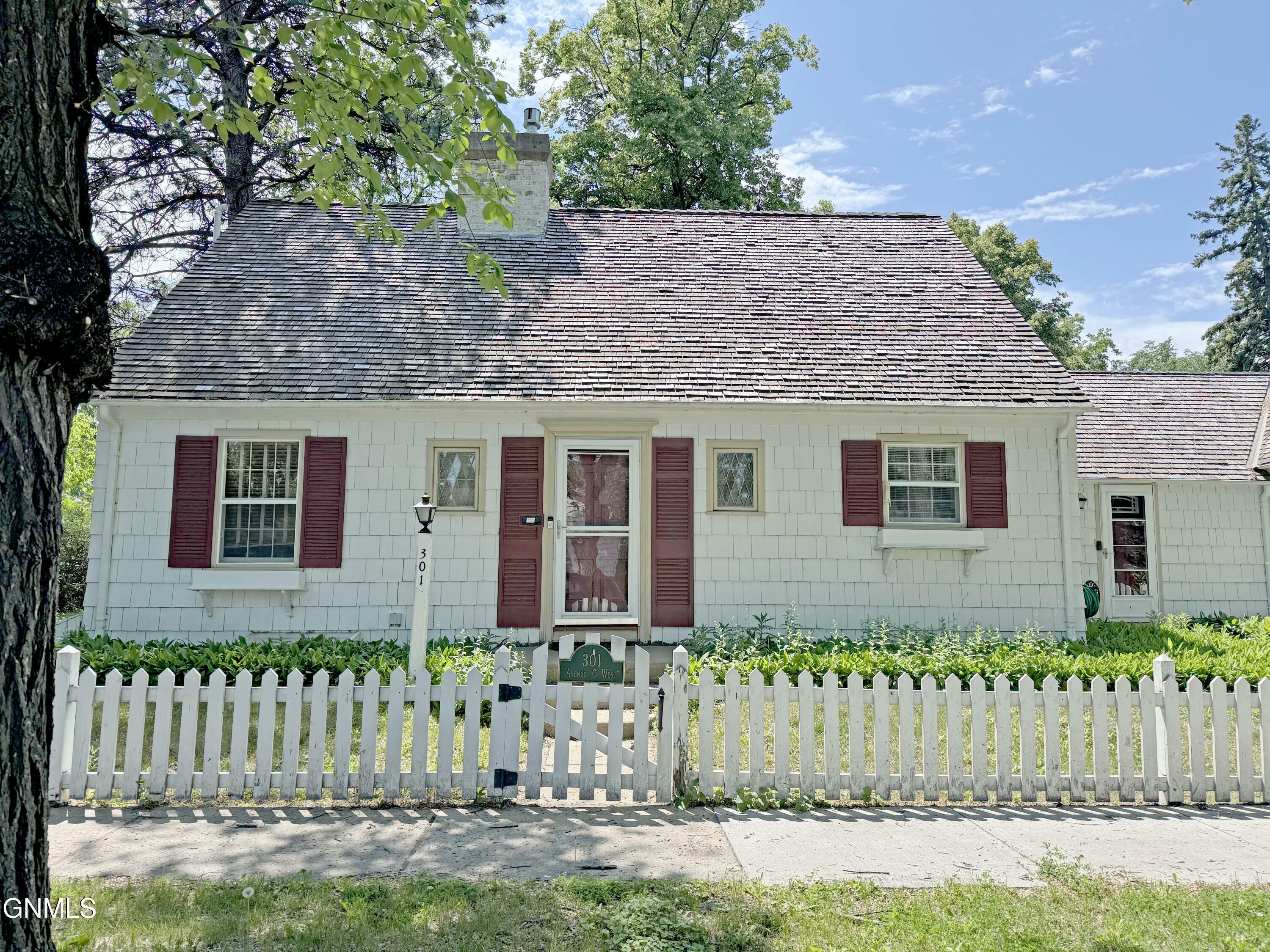 Property Photo: 301 C Avenue W ND 58501