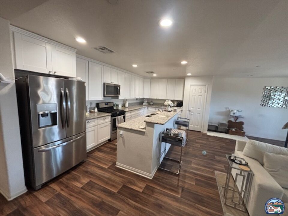 Property Photo: 916 Fieldbrook Ct CA 92251