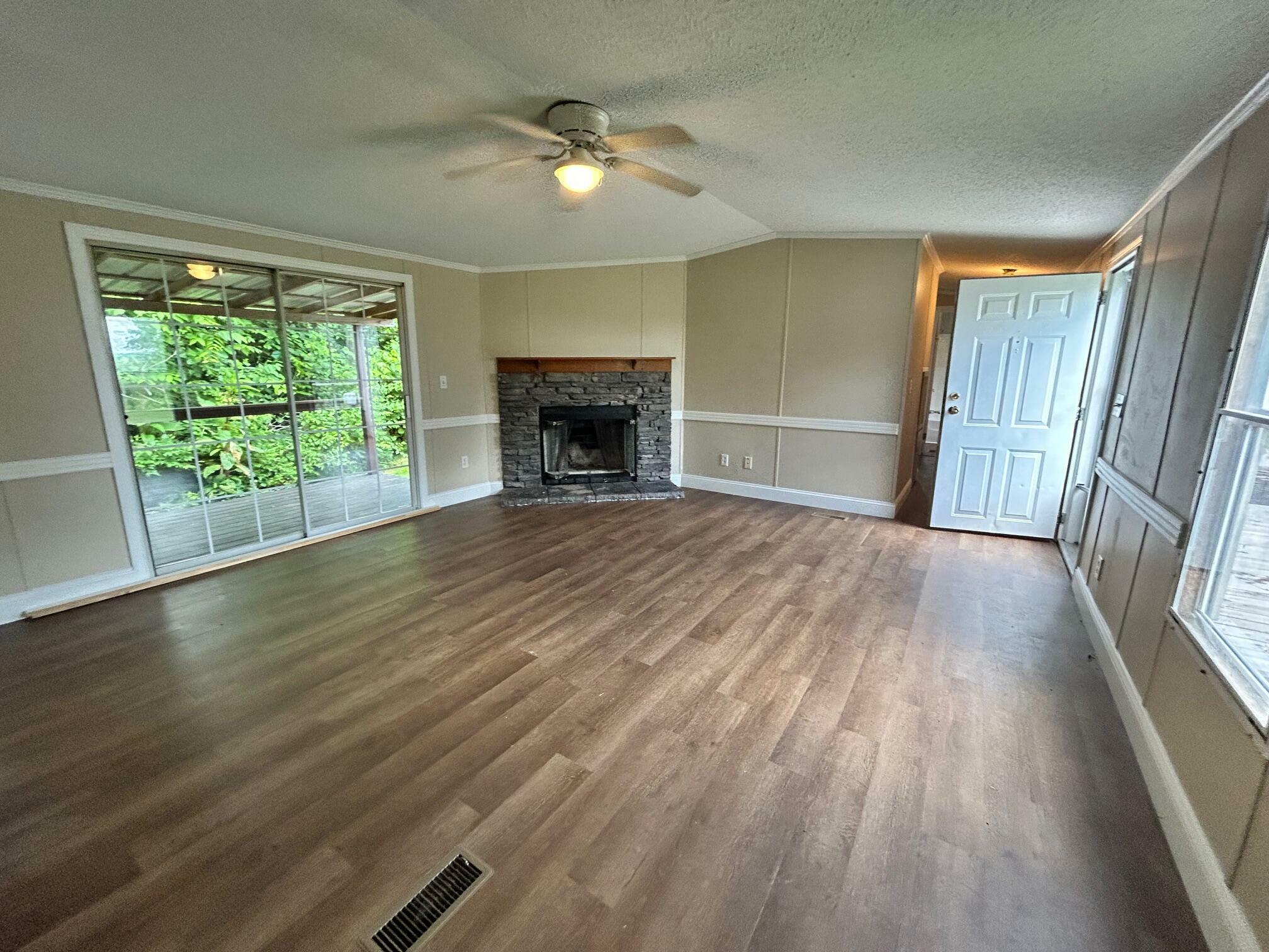 Property Photo: 376 Cumberland Drive KY 42519
