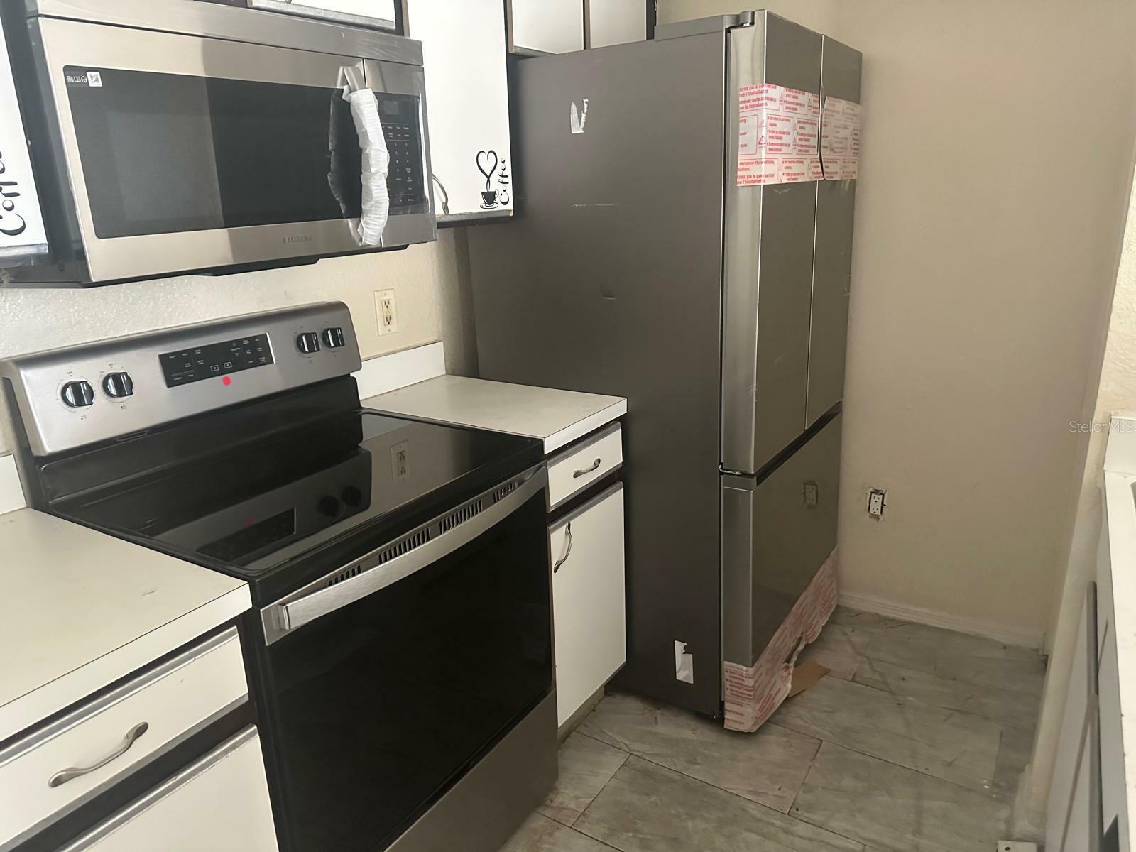 Property Photo:  2202 Key West Court 624  FL 34741 