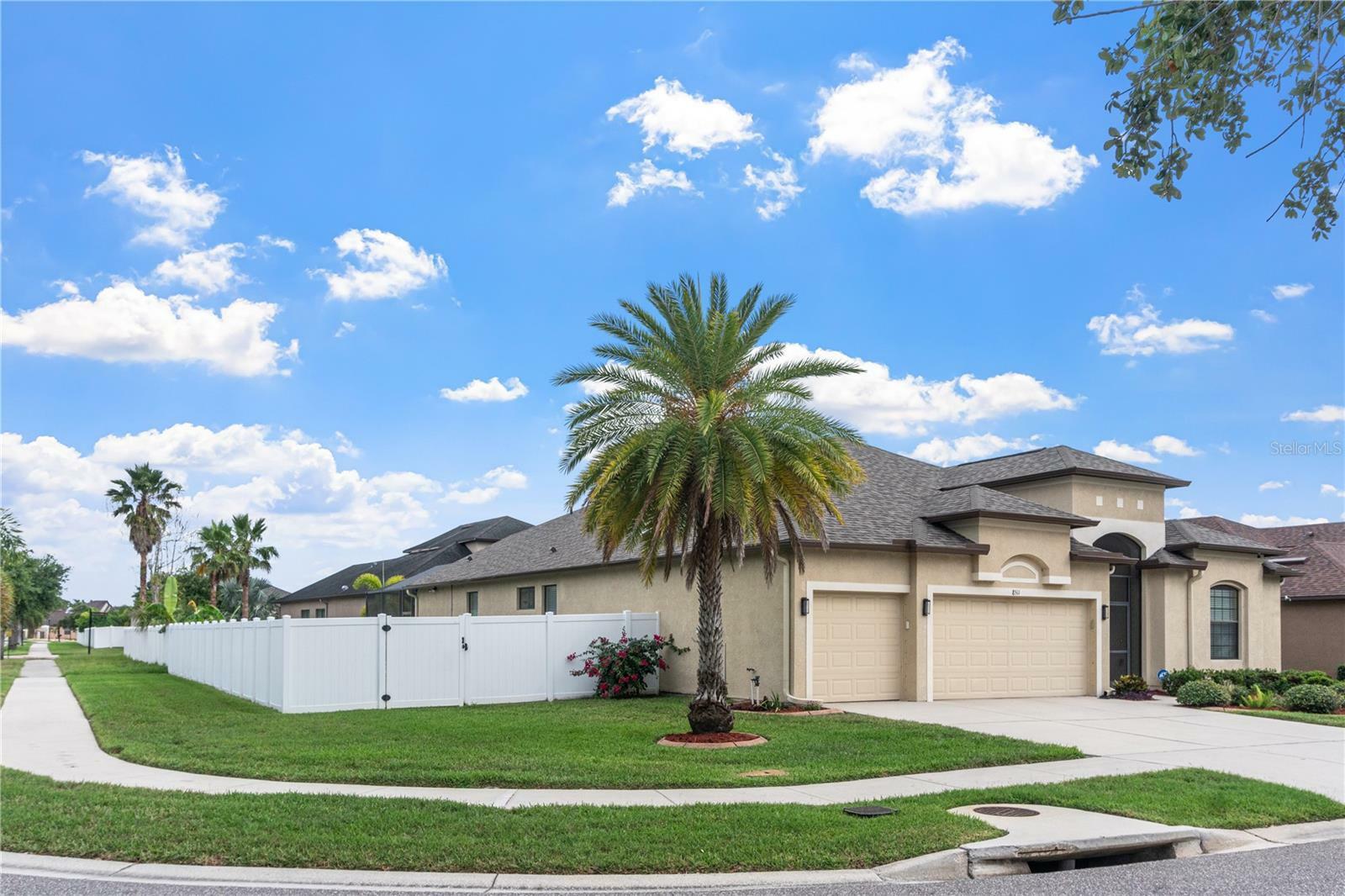 Property Photo: 8511 White Poplar Drive FL 33578