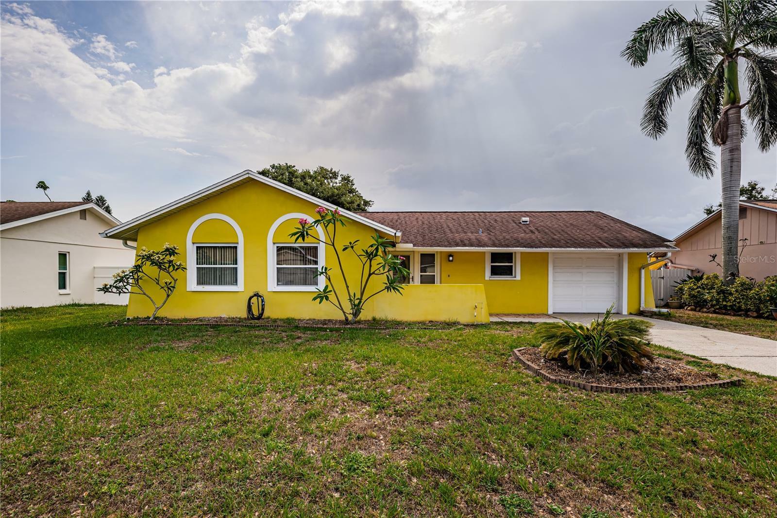 Property Photo: 10051 82nd Lane FL 33777