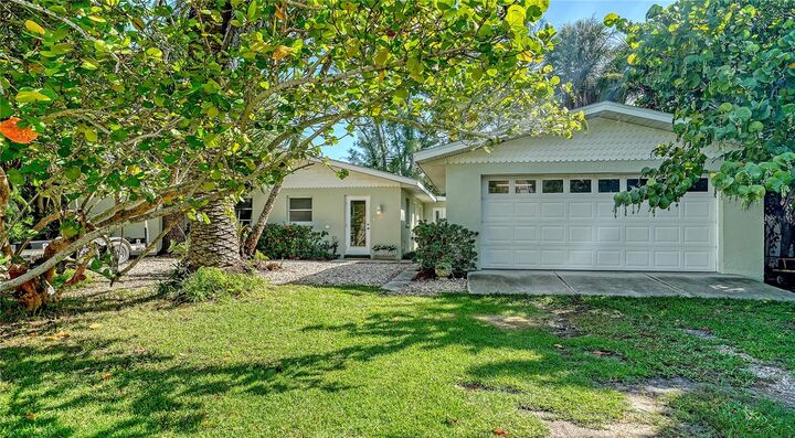 Property Photo: 120 Hammock Road FL 34216